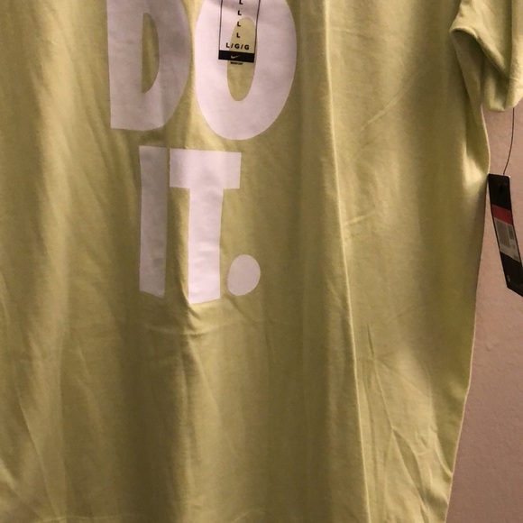 NWT Nike Men's L Just Do It Short Sleeve 100% Cotton T-Shirt in Green/Yellow - Picture 3 of 7